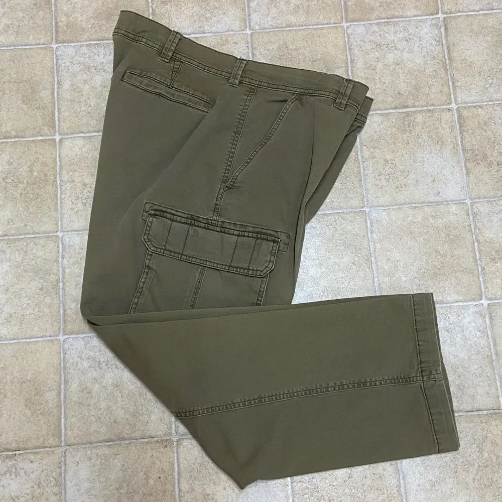 St John’s Bay Men's Olive Cargo Pants with Utility Pockets - Casual Workwear